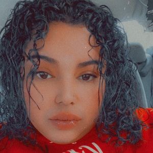 Meet your Posher, Lilly